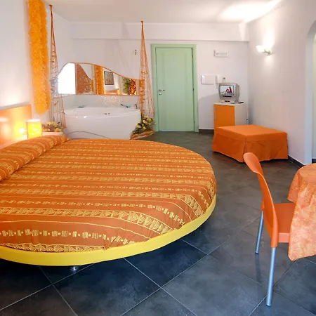 拉拜亚迪乌丽赛酒店 *