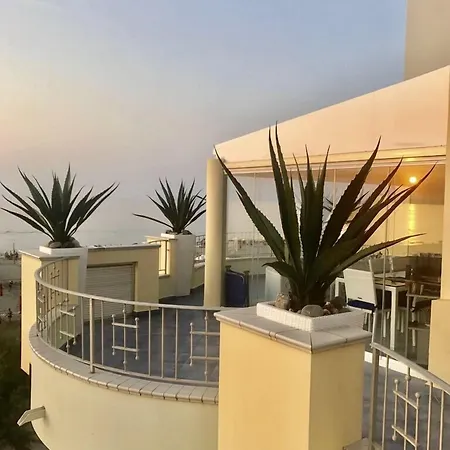 拉拜亚迪乌丽赛酒店 度假居 *