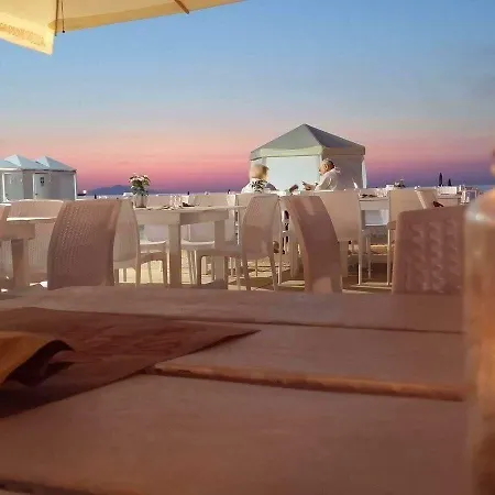 拉拜亚迪乌丽赛酒店 *