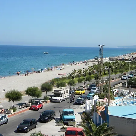 拉拜亚迪乌丽赛酒店 度假居 *