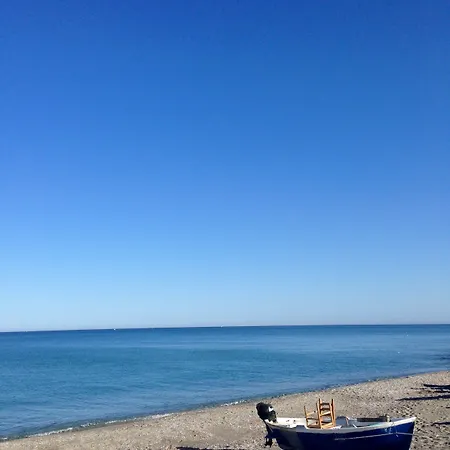 拉拜亚迪乌丽赛酒店 度假居 *