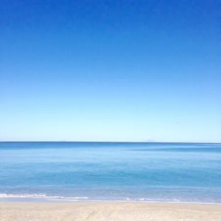 拉拜亚迪乌丽赛酒店 度假居 *